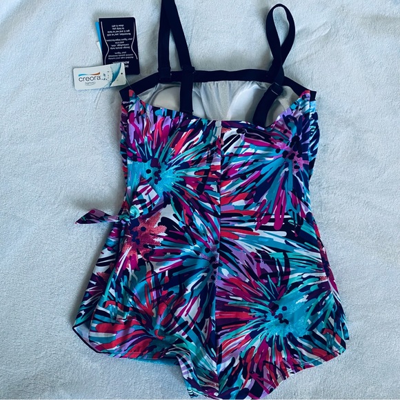 Azul by Maxine of Hollywood Swim
Dress Size 12 80% Nylon, 20% Lycra Spandex. #4 - Picture 5 of 8